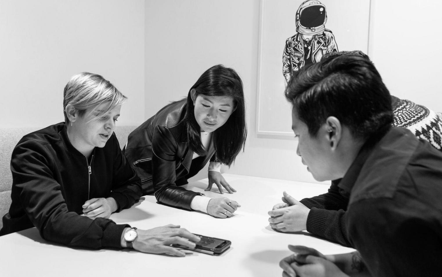 Finanzanalyse und Branchenforschung im Büro von lenzivora